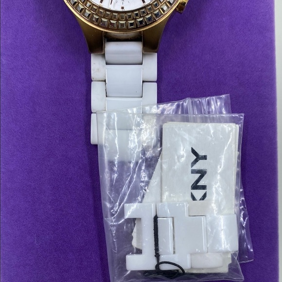 💛 DKNY Gold and White Watch - Picture 2 of 4